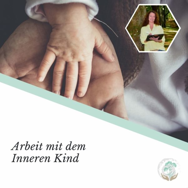 Titelbild inneres Kind Kinderhand in Erwachsenenhand liegend